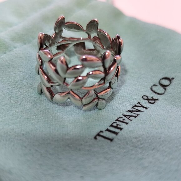 Authentic!Tiffany & Co Paloma Picasso olive leaf ring, size 7 - Picture 5 of 5